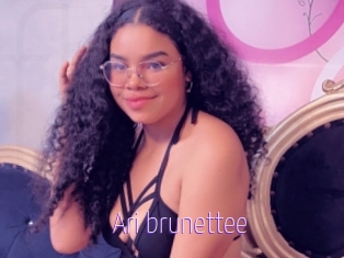 Ari_brunettee