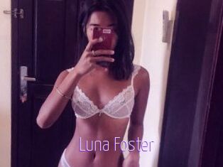 Luna_Foster