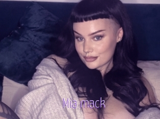 Mia_mack