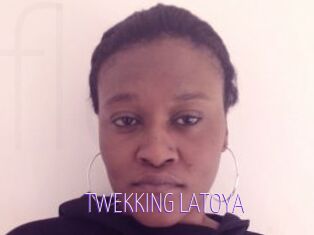 TWEKKING_LATOYA